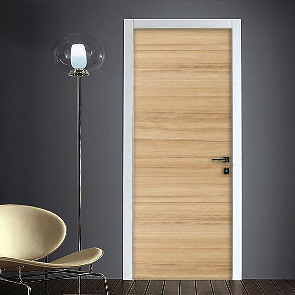 Effetto legno chiaro rivestimento porta e mobili