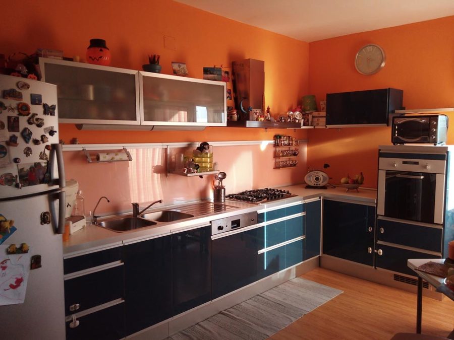 Come cambiare colore alla cucina senza sostituirla