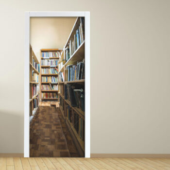 Adesivo per porta interno di biblioteca con vecchi libri e scaffali